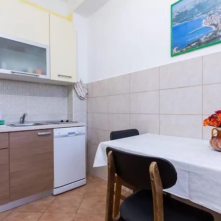 Lucija With Terrace Daire