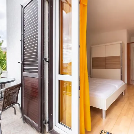 Lucija With Terrace Διαμέρισμα