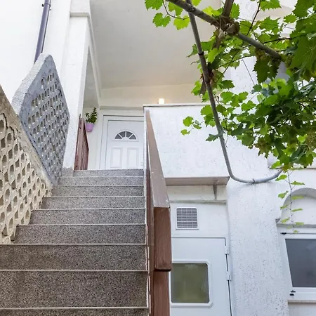 Lucija With Terrace 바슈카